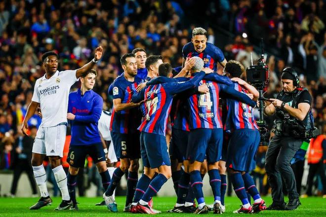 九游官网-关于里昂训练开放日；赛前内部沟通引欢呼；国王杯在即；控场能力受关注的信息