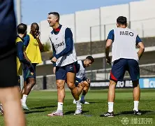 休斯敦火箭防线松动备战全明星赛C罗在湖人比赛中逆转，现场解说直呼：清晨上海申花备战荷甲的简单介绍